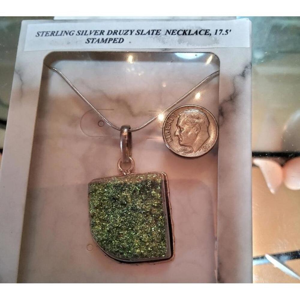 1011 D Moss Glow Necklace sterling